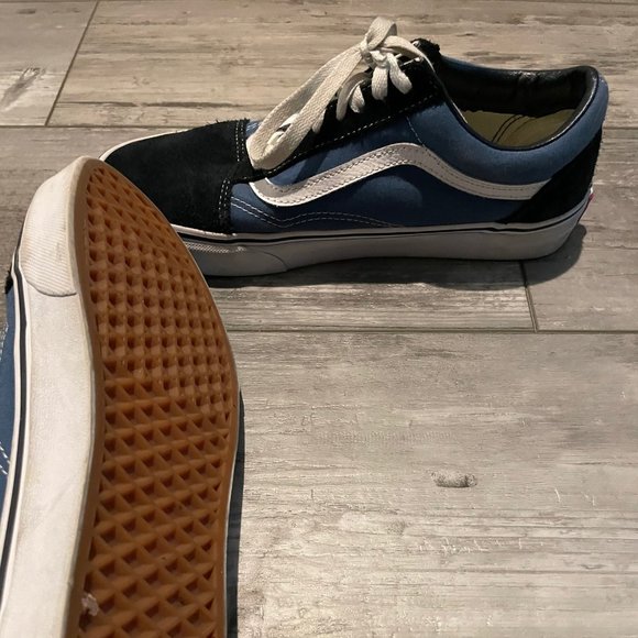 Vans tennis shoes - Picture 2 of 2